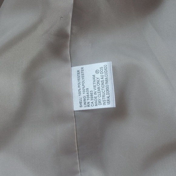 Beautiful womans blazer - Picture 10 of 11